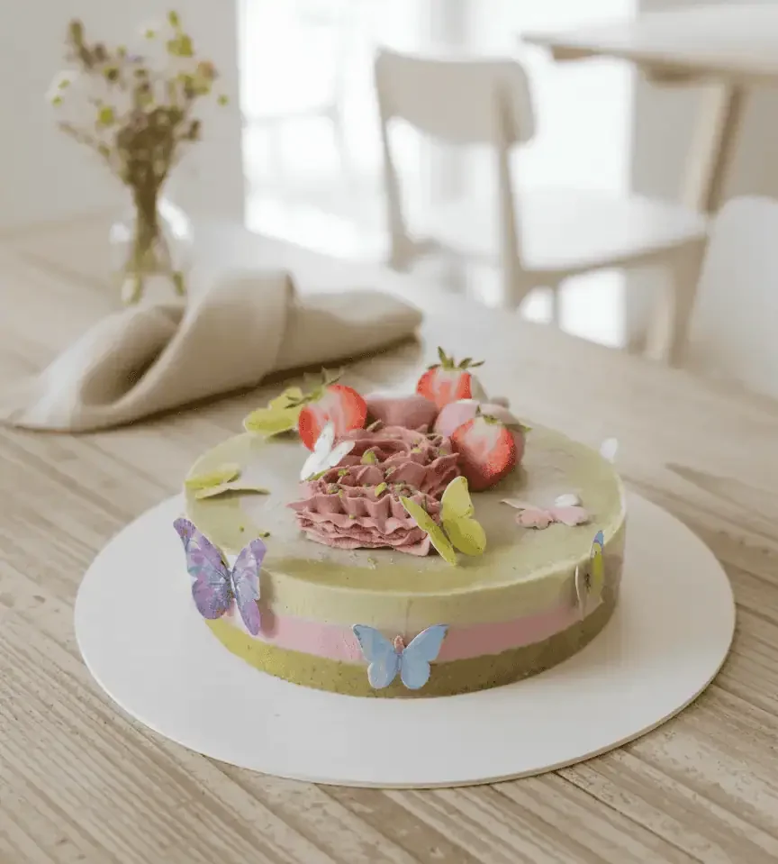 Strawberry pistachio cake